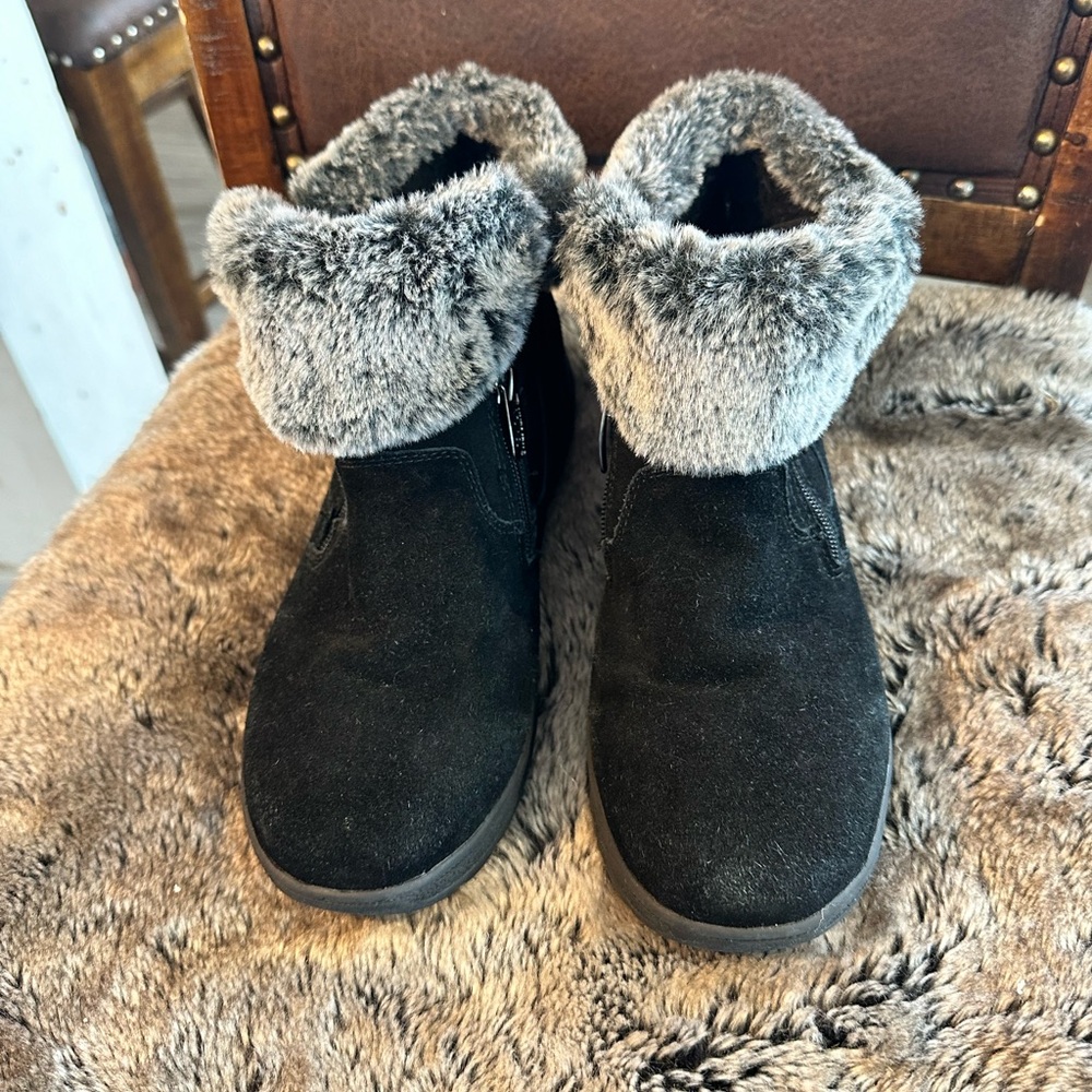 Khombu Black Jessica Style All Weather Winter Boots With Faux Fur , Size 9